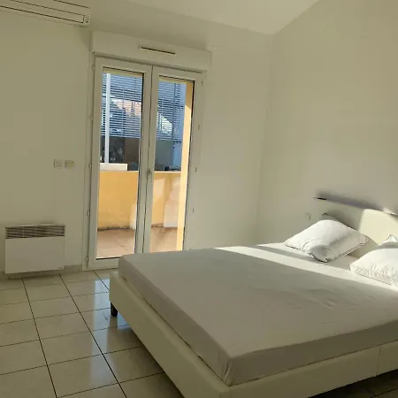 Holiday home Maison Entiere Avec Terrasse Barbecue Et Jardin Nimes