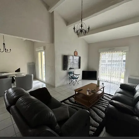 Holiday home Maison Entiere Avec Terrasse Barbecue Et Jardin *