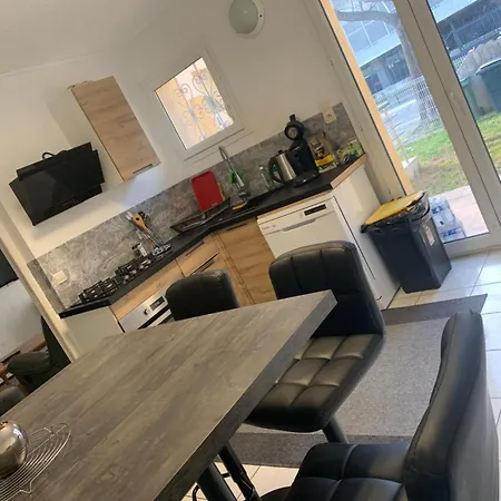 Maison Entiere Avec Terrasse Barbecue Et Jardin Hébergement de vacances *