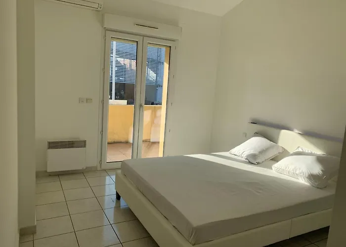 Сasa de vacaciones Maison Entiere Avec Terrasse Barbecue Et Jardin Nimes