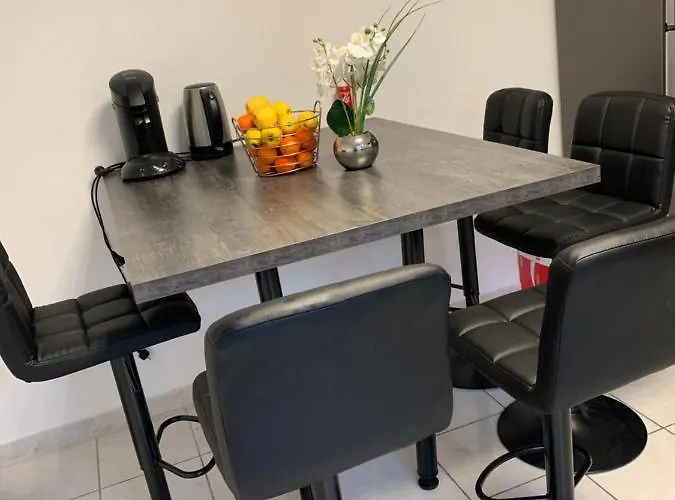 Maison Entiere Avec Terrasse Barbecue Et Jardin * Nimes